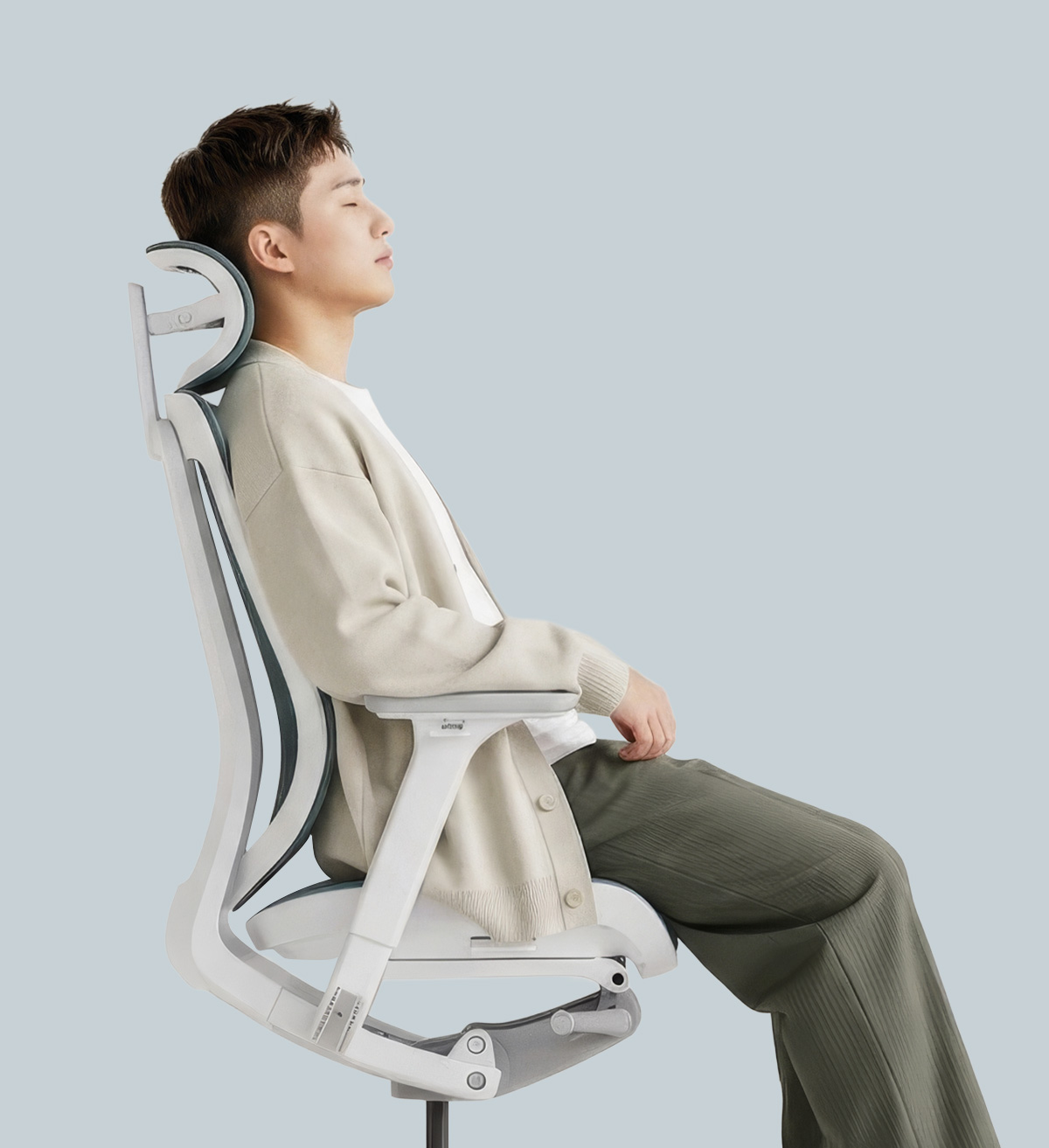 앉아있는 장면